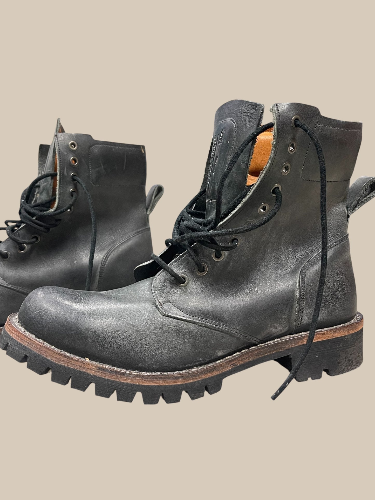 TIMBERLAND TRACKHEAD BOOTS - SZ.8