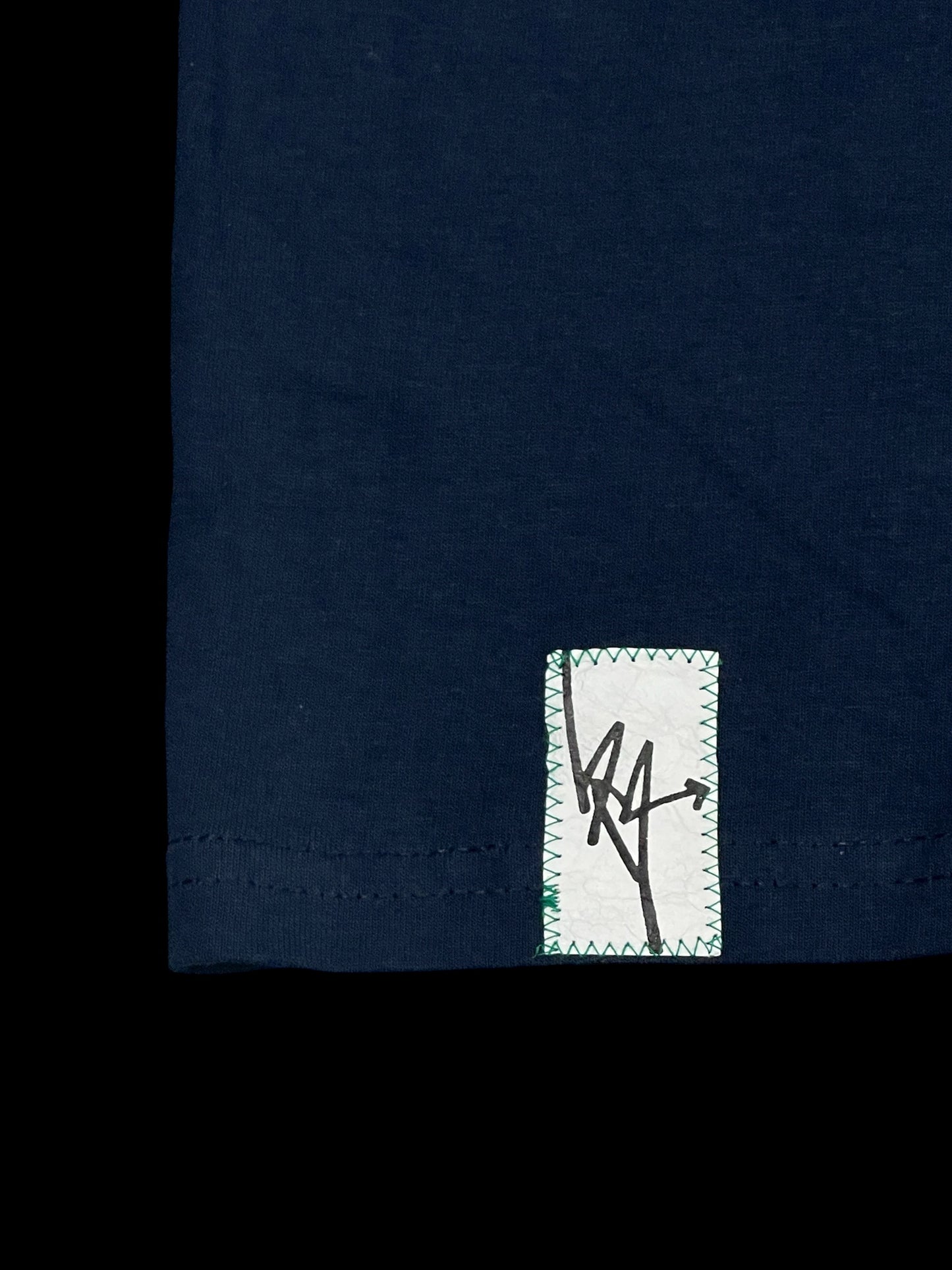 B-LOVE CLOTHING GRAFFITI T-SHIRT - M