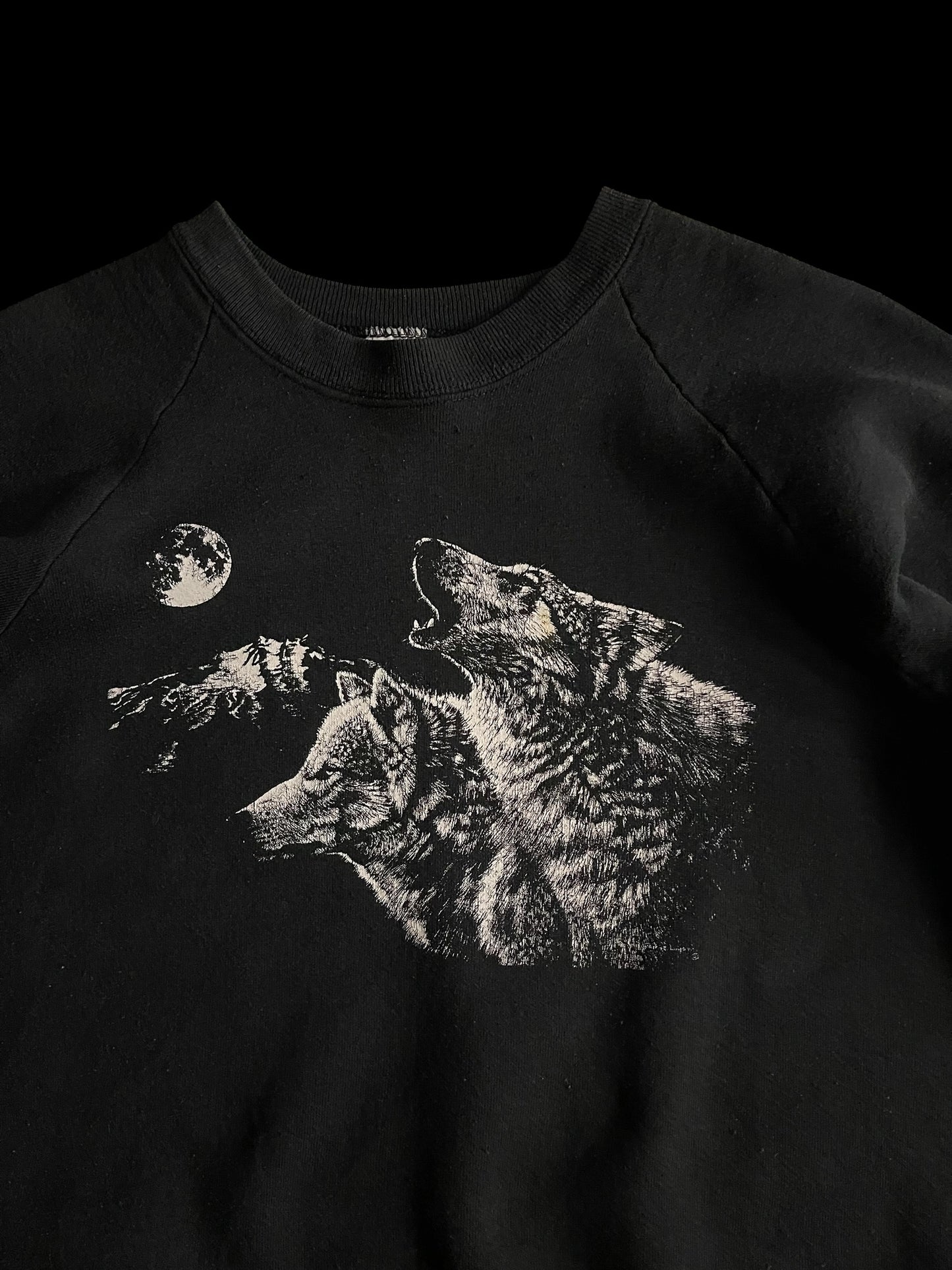 WOLF GRAPHIC SWEATSHIRT - M