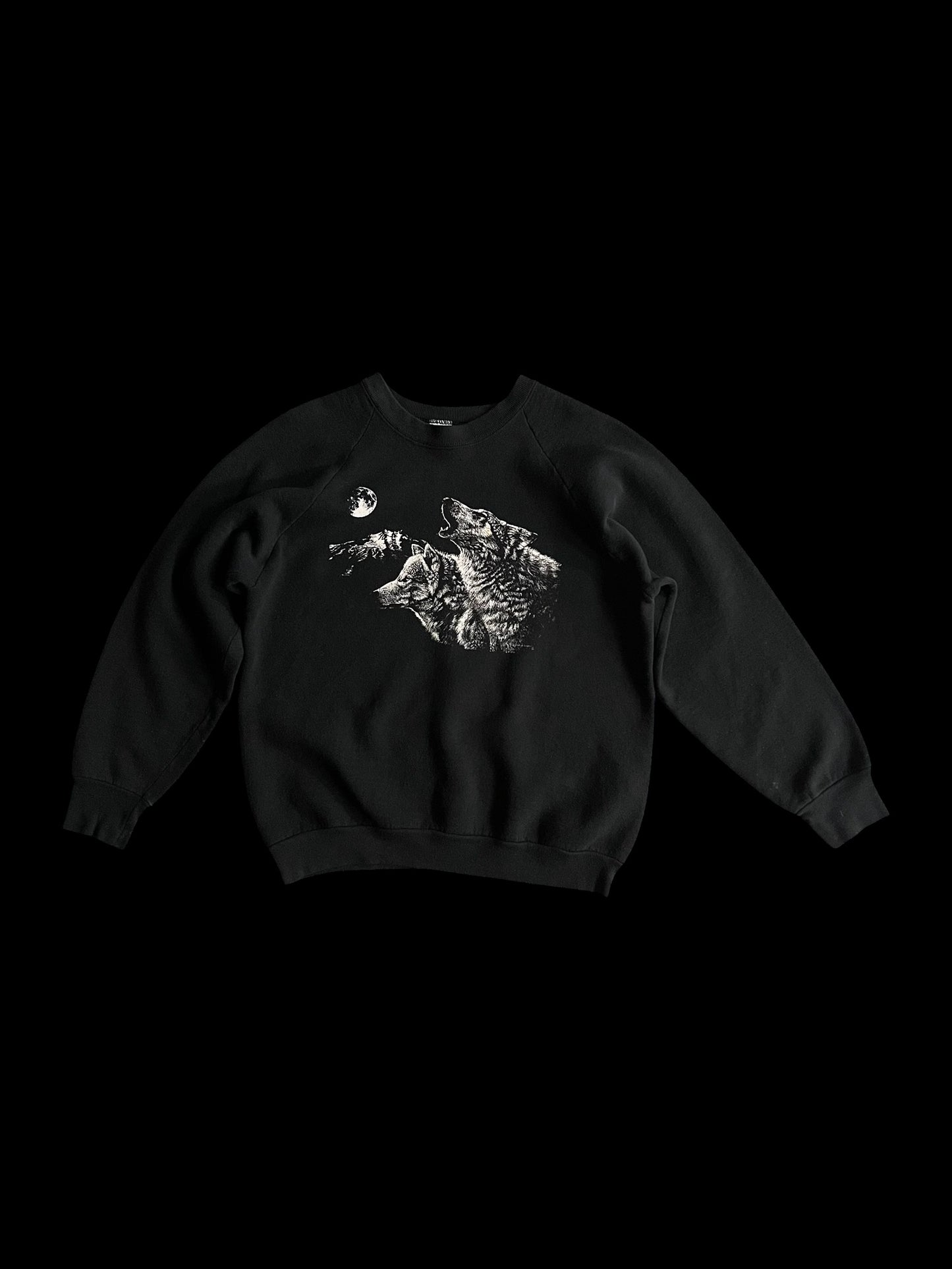 WOLF GRAPHIC SWEATSHIRT - M